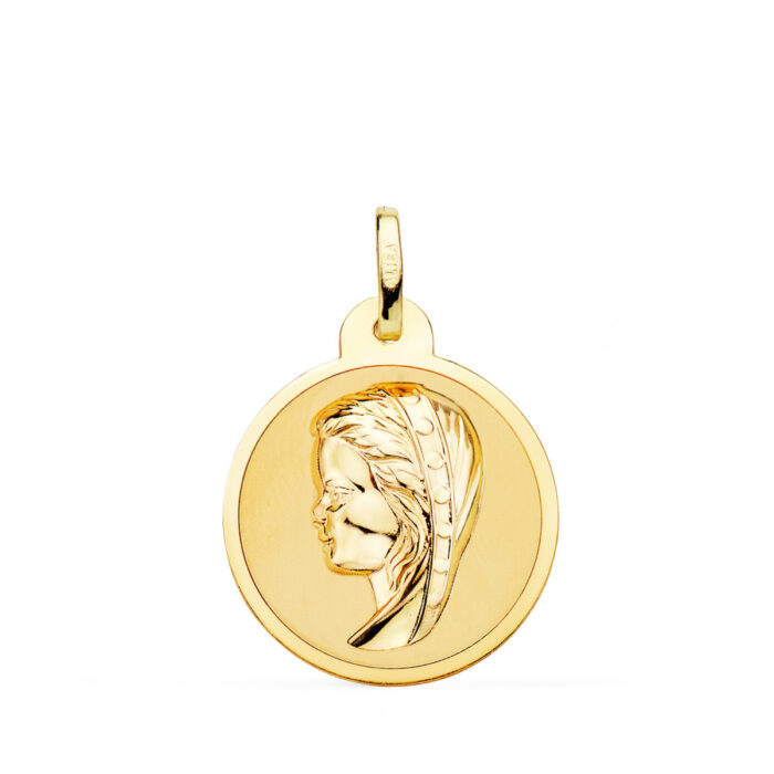 Medalla circular de la Virgen Niña de perfil en oro amarillo de 18 quilates, 20 mm de diámetro, con acabado pulido brillante espejo y bisel liso sobre fondo blanco.