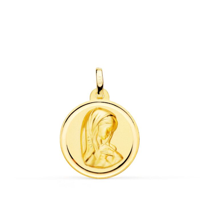 Medalla redonda de la Virgen Niña de perfil en oro amarillo de 18 quilates, 18 mm de diámetro con borde liso pulido y acabado brillante sobre fondo blanco.