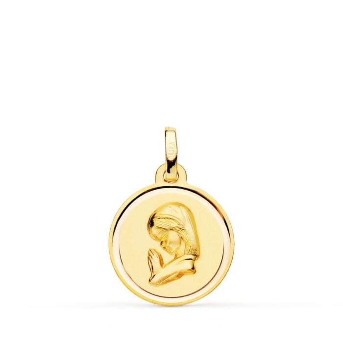 Medalla circular de la Virgen Niña de perfil en oro amarillo de 18 quilates, 16 mm de diámetro, con bisel exterior liso pulido sobre fondo blanco.