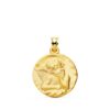 Medalla redonda de 24 mm en oro amarillo 18k con figura de ángel burlón y fondo matizado satinado