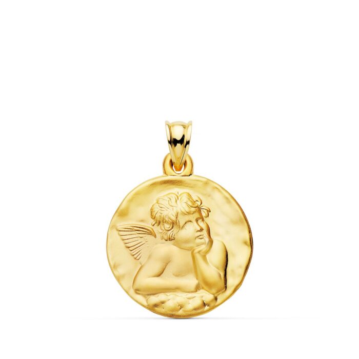 Medalla redonda de 24 mm en oro amarillo 18k con figura de ángel burlón y fondo matizado satinado