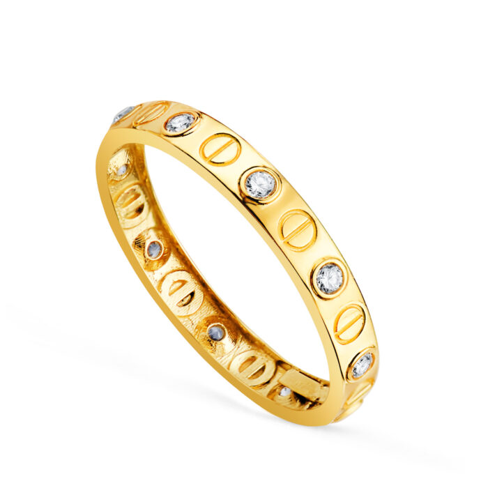 18K SORTIJA ORO AMARILLO CIRCONITAS Y MOTIVO DE TORNILLOS EN BRILLO. ANCHO: 3 MM