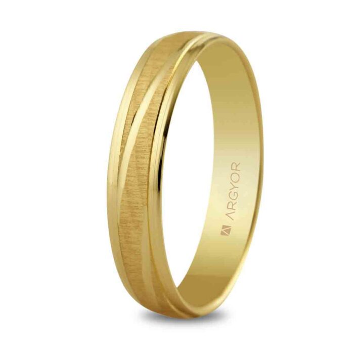 Alianza de Boda Oro Amarillo 18K – Diseño Satinado con Franjas Diagonales (4 mm)