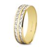 Alianza de boda de diseño original bicolor en oro amarillo y blanco de 18 quilates de 5 mm con acabado diamantado facetado y biseles, modelo 5250464 de Argyor.