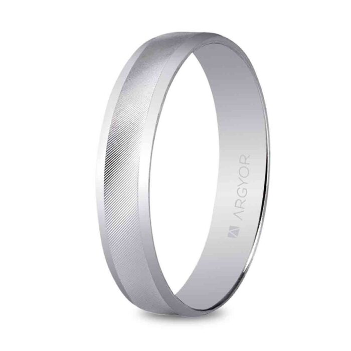 Alianza de Boda Oro Blanco 18K – Diseño Estriado Diagonal (4 mm)
