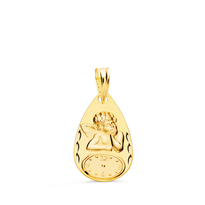 Medalla de oro amarillo 18K en forma de gota tallada con relieve de Angelito Burlón y esfera de reloj para hora de nacimiento.