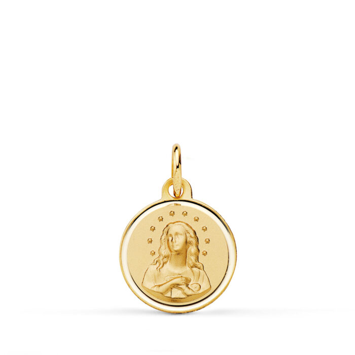 Medalla pequeña redonda de la Virgen Inmaculada Concepción en oro amarillo de 18 quilates, 14 mm de diámetro con borde biselado liso y figura central matizada.