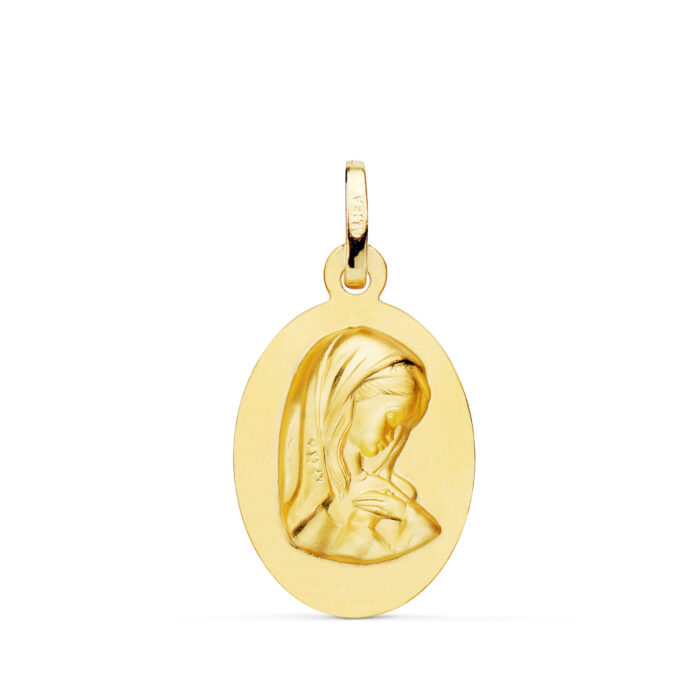 Medalla de la Virgen Niña en oro amarillo de 18 quilates, forma ovalada de 22 x 14 mm con relieve central matizado y borde liso pulido.