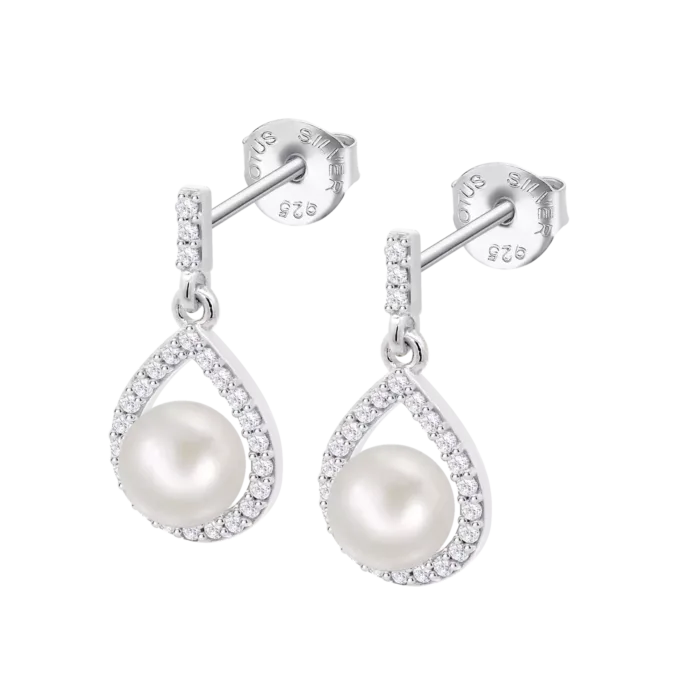Pendientes colgantes Lotus Silver Pearls LP3198-4/1 de plata de ley con forma de lágrima, circonitas y una perla central sobre fondo blanco.