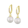 Pendientes colgantes Lotus Silver Pearls LP3318-4/2 de plata dorada con perla esférica blanca y barra con cuatro circonitas brillantes.