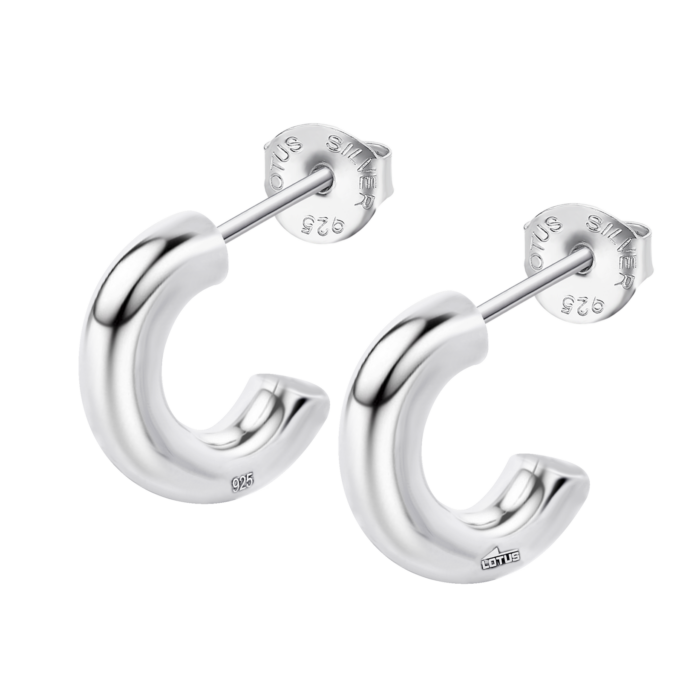 Par de pendientes Lotus Silver LP3854-4/1 estilo media criolla gruesa y lisa en plata de ley 925 con tuercas de presión sobre fondo negro