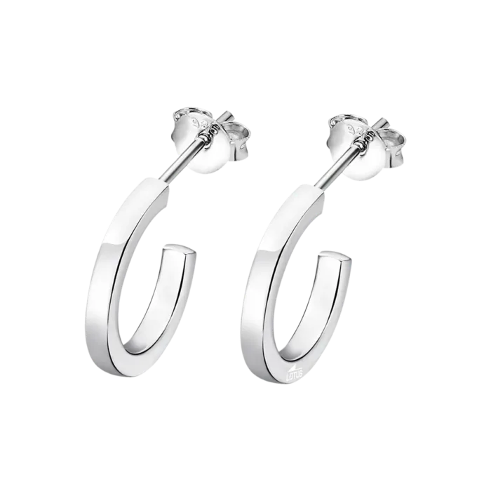 Par de pendientes de medio aro abiertos con perfil plano y corte cuadrado en plata de ley 925 pulida Lotus Silver LP3203-4/1 con cierre a presión sobre fondo blanco