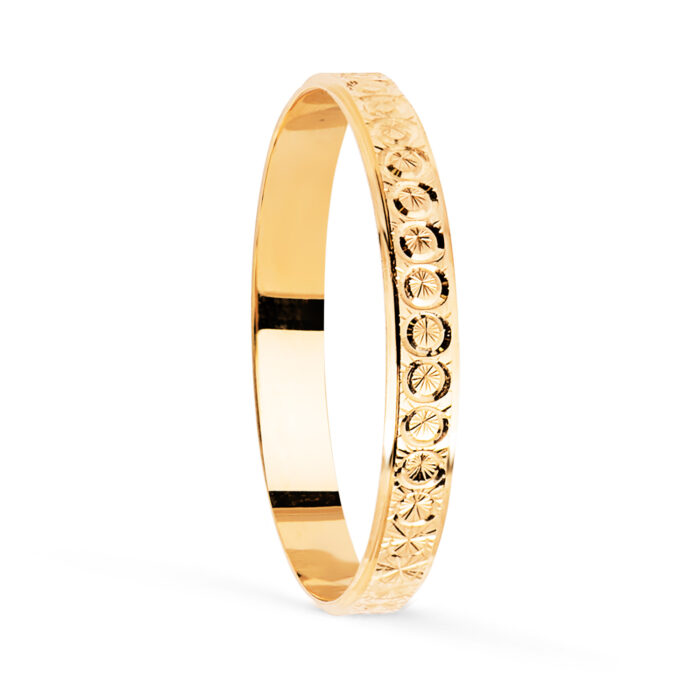 18K ALIANZA ORO AMARILLO TALLADA CIRCULOS Y BORDES LISOS. ANCHO: 2,5 MM GROSOR: 0,9 MM